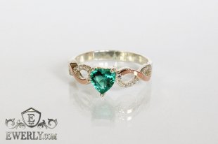 Silver ring with a heart of green cubic zirconia, фото