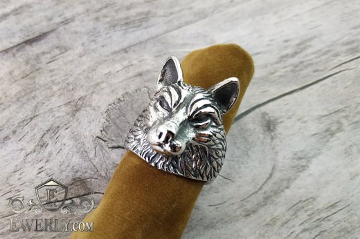 Men's ring of  silver with a wolf, фото