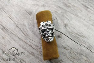 Ring of sterling silver with a skull for men, фото
